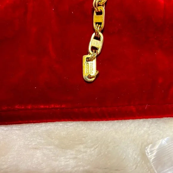 Paolo Gucci Sophisticated, Timeless Necklace & Earrings. Cultured Gucci Design - Picture 5 of 6